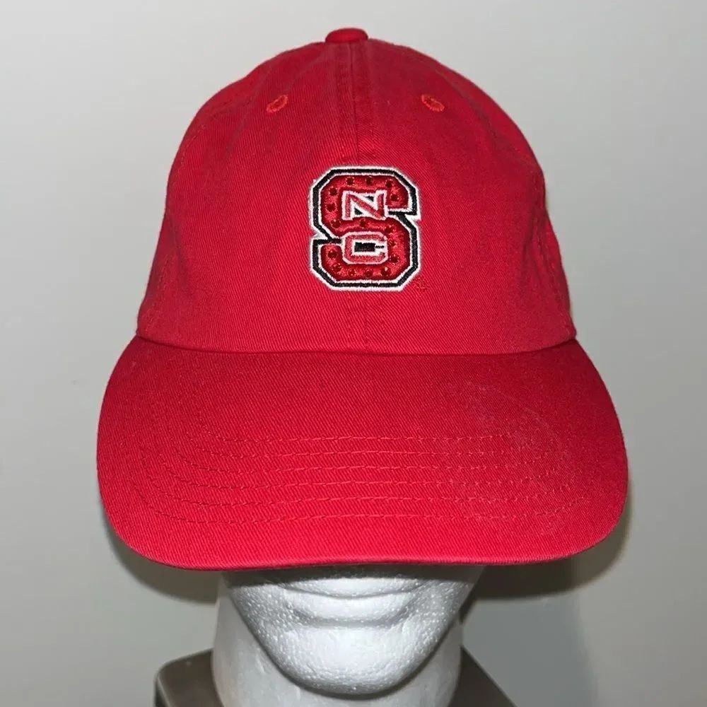 New Women’s NC State Wolfpack Sloop Red GLITTER Logo Adjustable Cap Hat